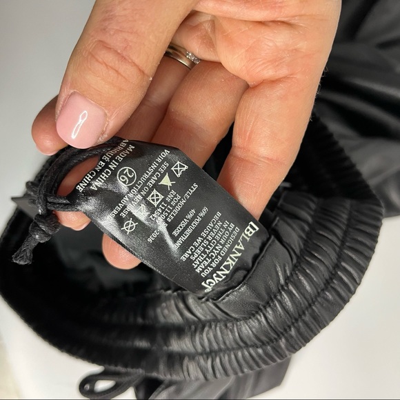 30) NWT Blank NYC Faux Leather Elastic Waistband Jogger Pants Size 28 - Picture 13 of 16